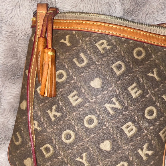 Authentic handbag by Dooney and bourke - Picture 3 of 5